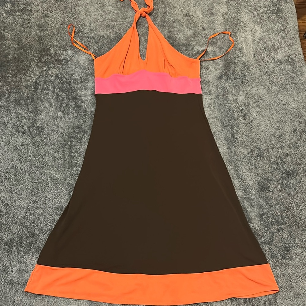 Y2K cute back-showing dress with warm colors